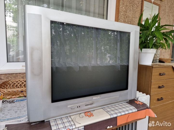 Телевизор Philips 70см
