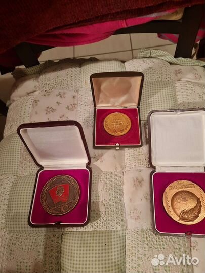 Настольные медали из коллекции космонавта Горбатко