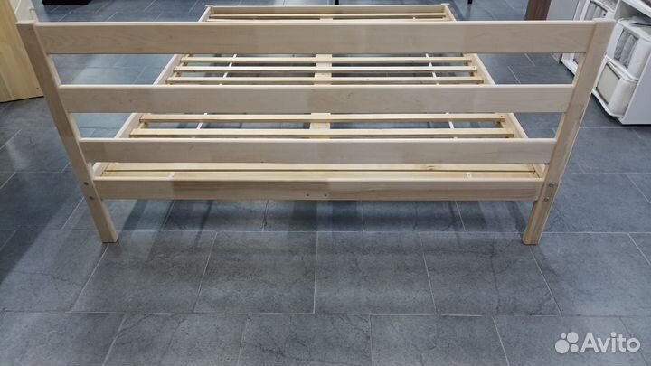 Кровать из массива