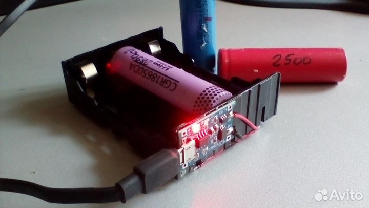 Зарядка для литий-ионных аккумуляторов 18650