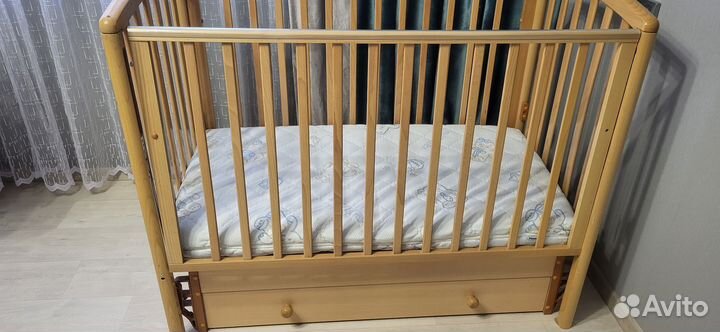 Детская кроватка с маятником Гандылян