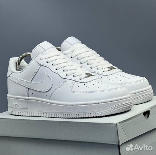 Белые Nike Air Force 1