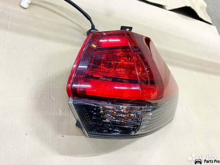 Фонарь задний правый Nissan X-Trail T32R б/у