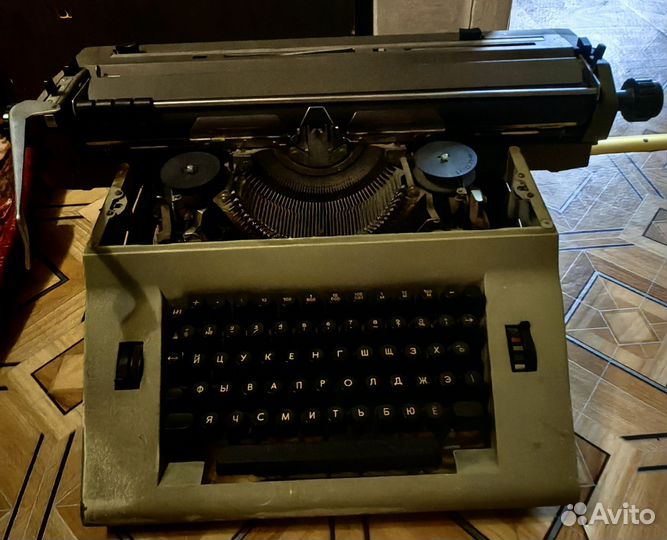 Печатная пишущая машинка