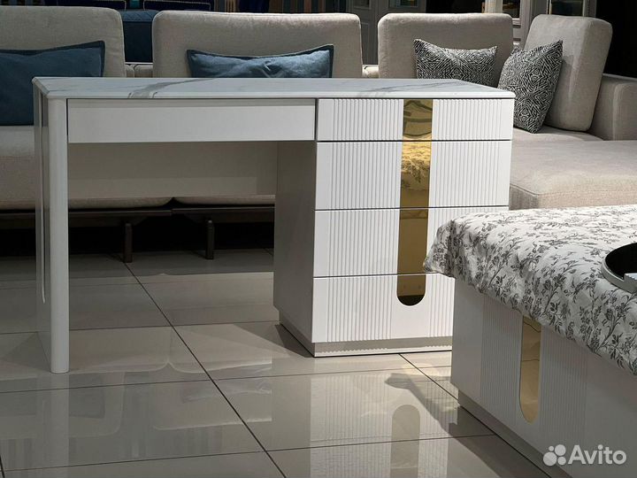 Спальные гарнитуры