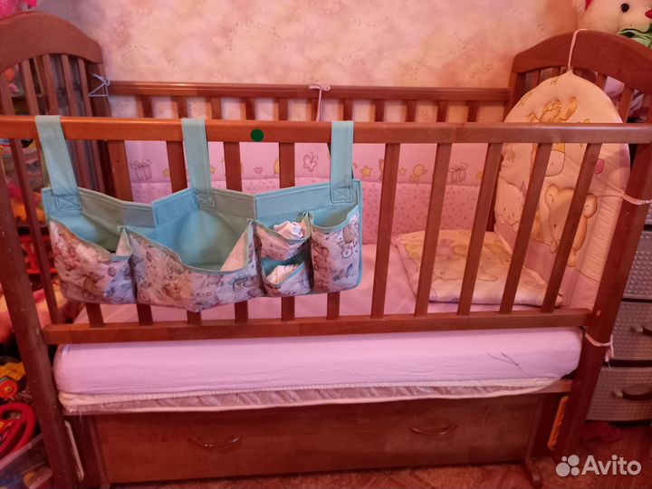 Детская кроватка с выдвижным ящиком