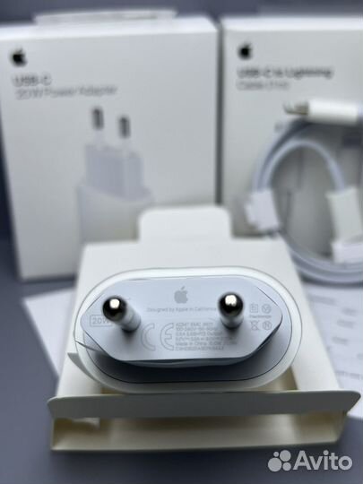 Оригинальня быстрая зарядка на iPhone 20w + кабель