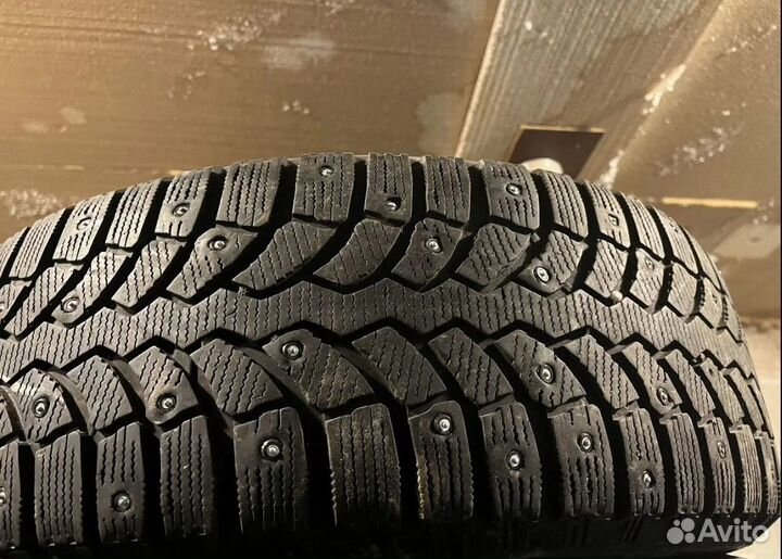 Bridgestone Blizzak Spike-01 215/60 R17 99T