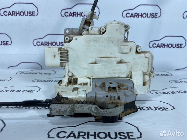 Замок двери задний левый Volkswagen Touareg NF