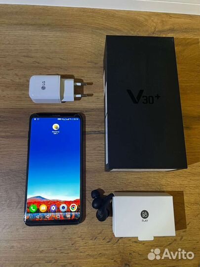 LG V30+, 4/128 ГБ
