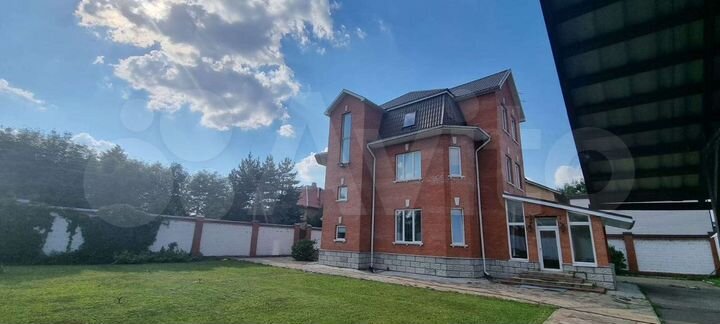 Коттедж 355 м² на участке 12 сот.