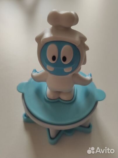 Игрушки из киндера макси пингвины, леди баг, yeti