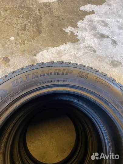 Goodyear UltraGrip Ice Arctic SUV 225/60 R18 104T