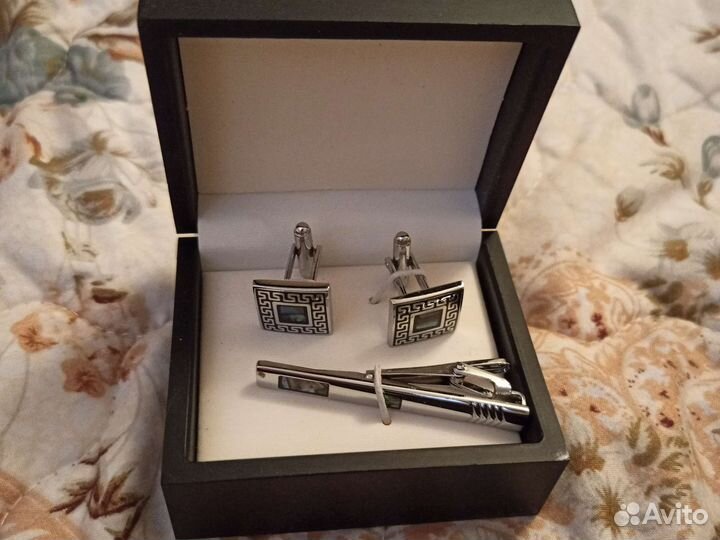 Запонки и зажим для галстука