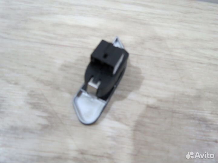 Кнопка центрального замка Porsche Macan