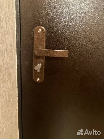 Дверь входная металлическая от застройщика