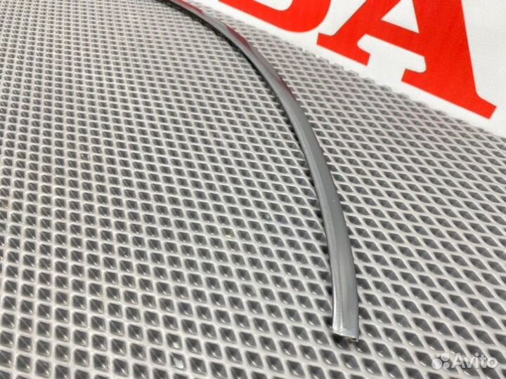 Уплотнитель лобового стекла Honda Civic FD(4Д)