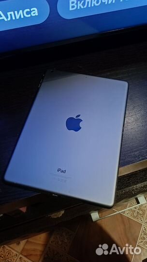 Планшет Apple iPad Air 64