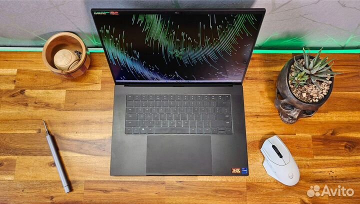 Razer Blade 16 i9 13950HX / RTX 4080 / 32GB / 2.5K