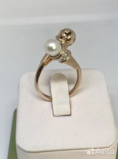 Золотое кольцо с жемчугом