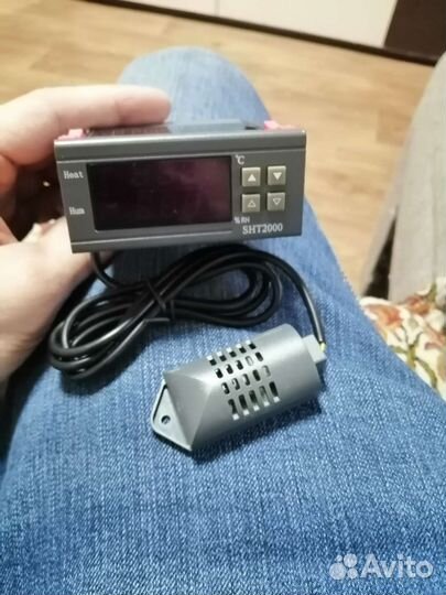 Контроллер температуры и влажности SHT 2000
