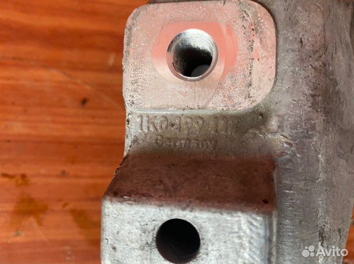 Кронштейн кпп Vw Touran BSX 2008