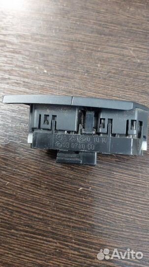 Кнопка блокировки центрального замка Mercedes Gl