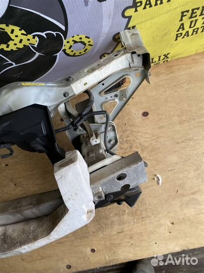 Рамка радиатора (телевизор) Nissan Note (E11) 200