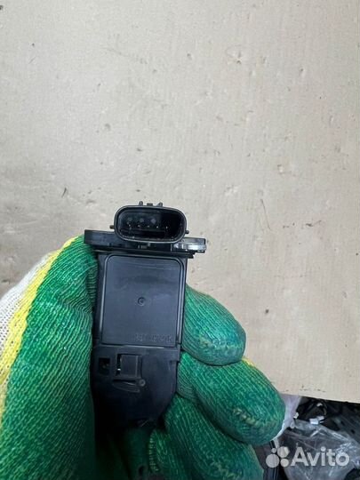 Датчик расхода воздуха Lеxus LX LC200