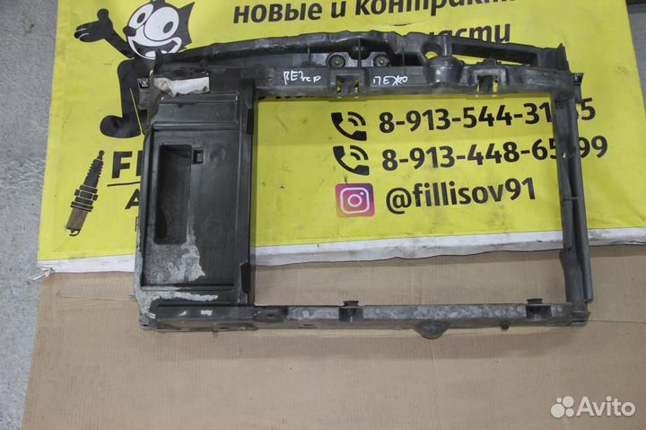 Рамка радиатора Peugeot 207