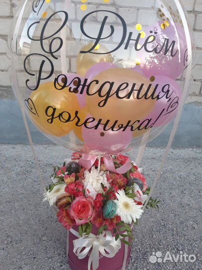 Букет из конфет, цветов и макаронс