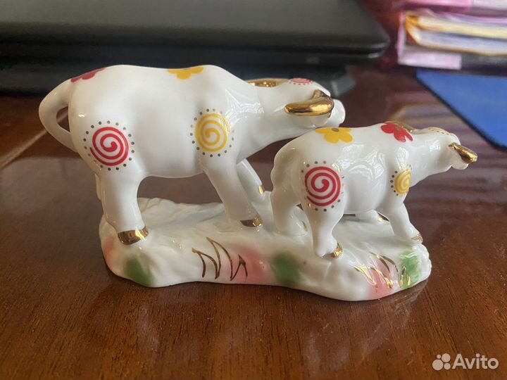 Статуэтка быки фарфоровая
