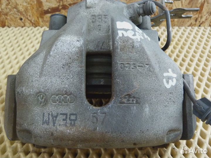 Суппорт передний правый Audi A4 B7 2005-2007 (8E0615124A 4B0615125B)