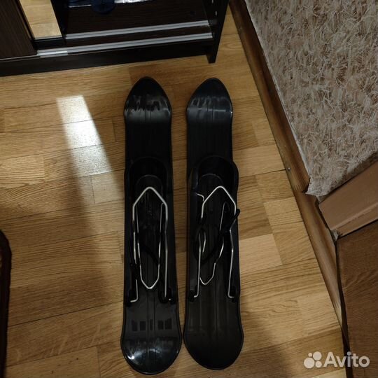 Продам лыжи на коляску универсальные