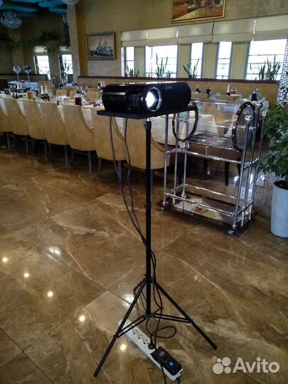 Аренда звука проектора с экраном и света