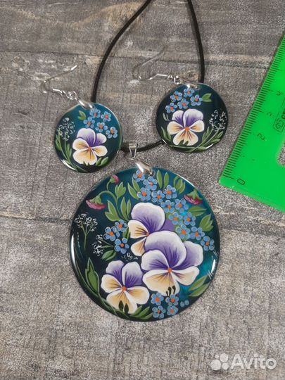 Медальон и серьги перламутр 