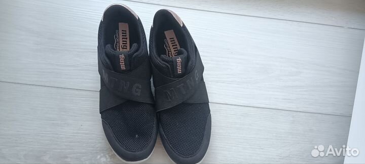 Кроссовки для девочки