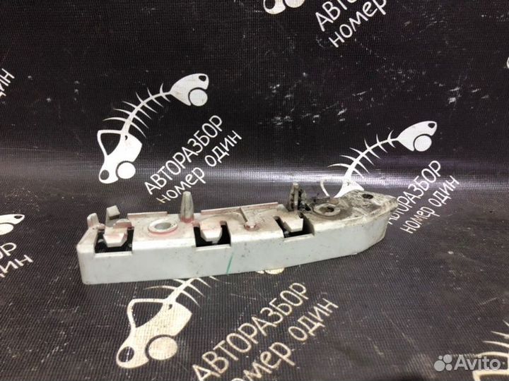 Кронштейн бампера передний левый Ford Focus 3