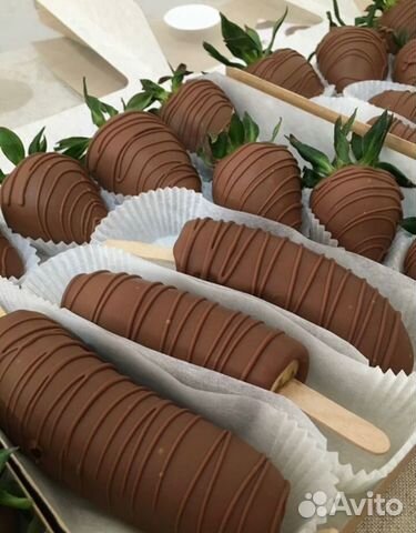 Клубника и бананы в шоколаде