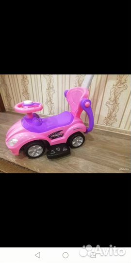 Детская машинка каталка с ручкой