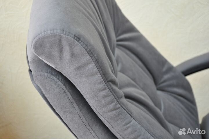 Офисное кресло 