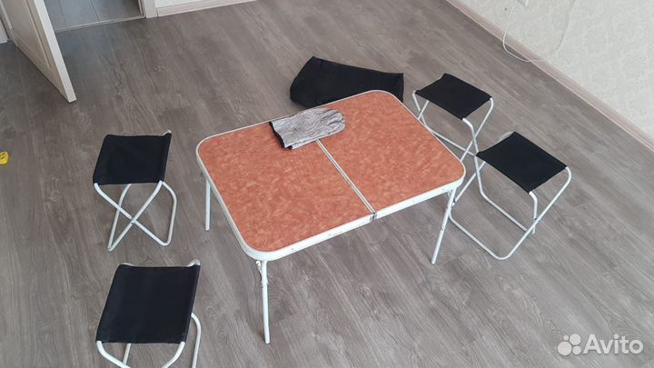 Стол со стульями на природу