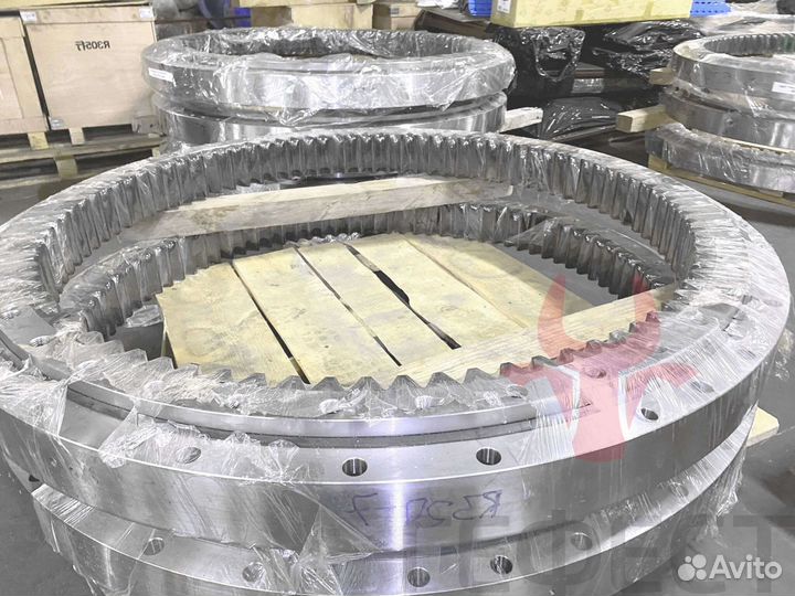 Опорно-поворотный круг Hyundai R300-9A 81N8-00022