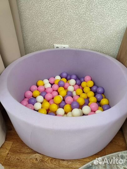 Сухой бассейн с шариками