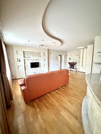 3-к. квартира, 102 м², 4/10 эт.