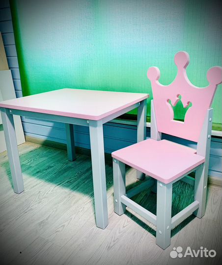 Детский стол и стул с короной