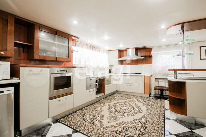 Дом 250 м² на участке 32 сот.