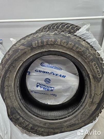 Goodyear UltraGrip Ice Arctic SUV 235/65 R17 108T