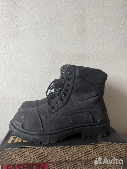 Balenciaga strike type