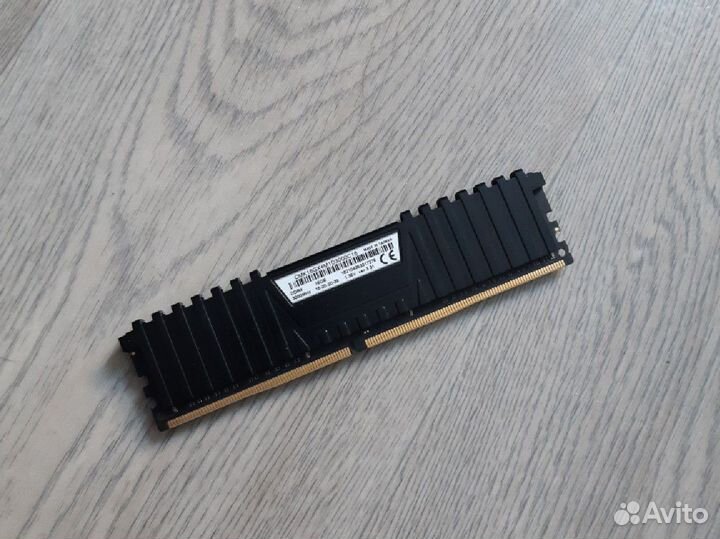 Оперативная память Corsair DDR4 16gb